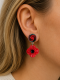 Boucle d'oreille coquelicot clips portée à l'oreille